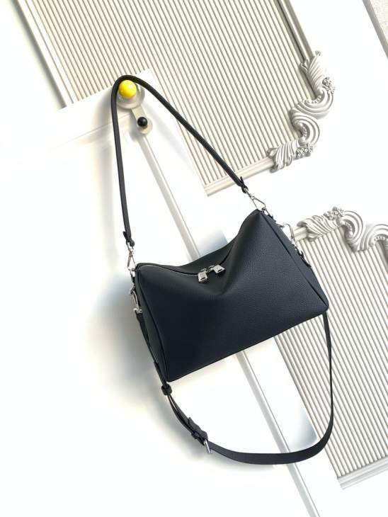 Picture of Fendi Handbags _SKUfw239246302fw